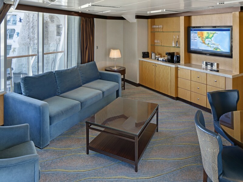 AquaTheater Suite with Large Balcony - 2 Bedroom